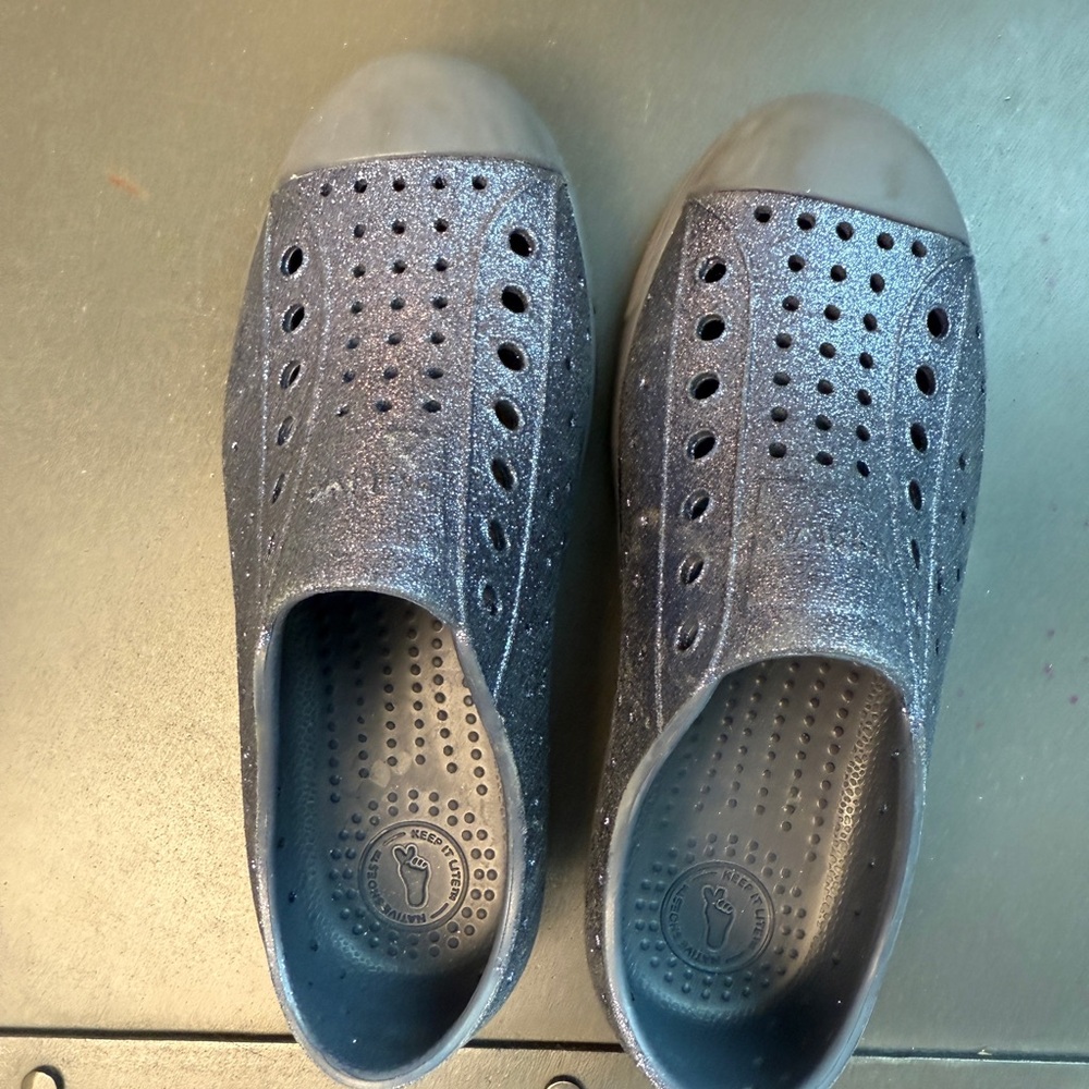Girls’ Jefferson Bling Glitter (Onyx Bling/Onyx) Native Slip-On Shoes